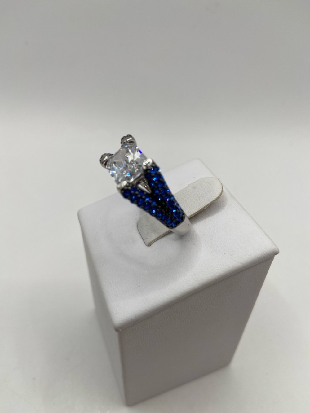 Real Collectibles Silver Radiant Cut Simulated Diamond Blue Sapphire Ring Size 8 - Picture 3 of 8